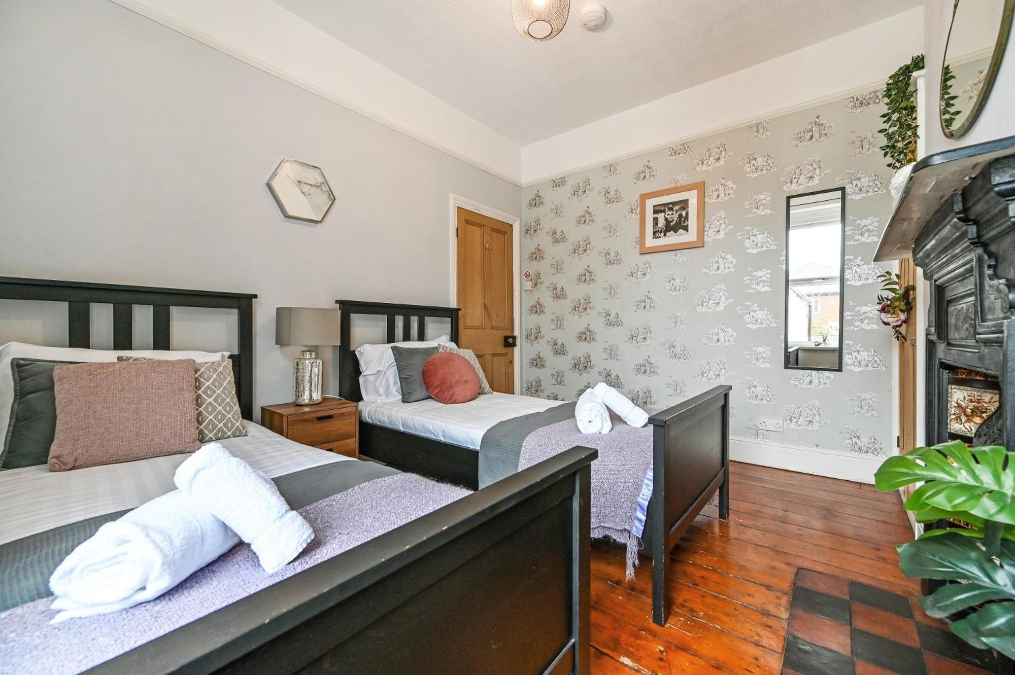 Beautiful Townhouse, Great Location - Pet Friendly Cardiff Exterior foto