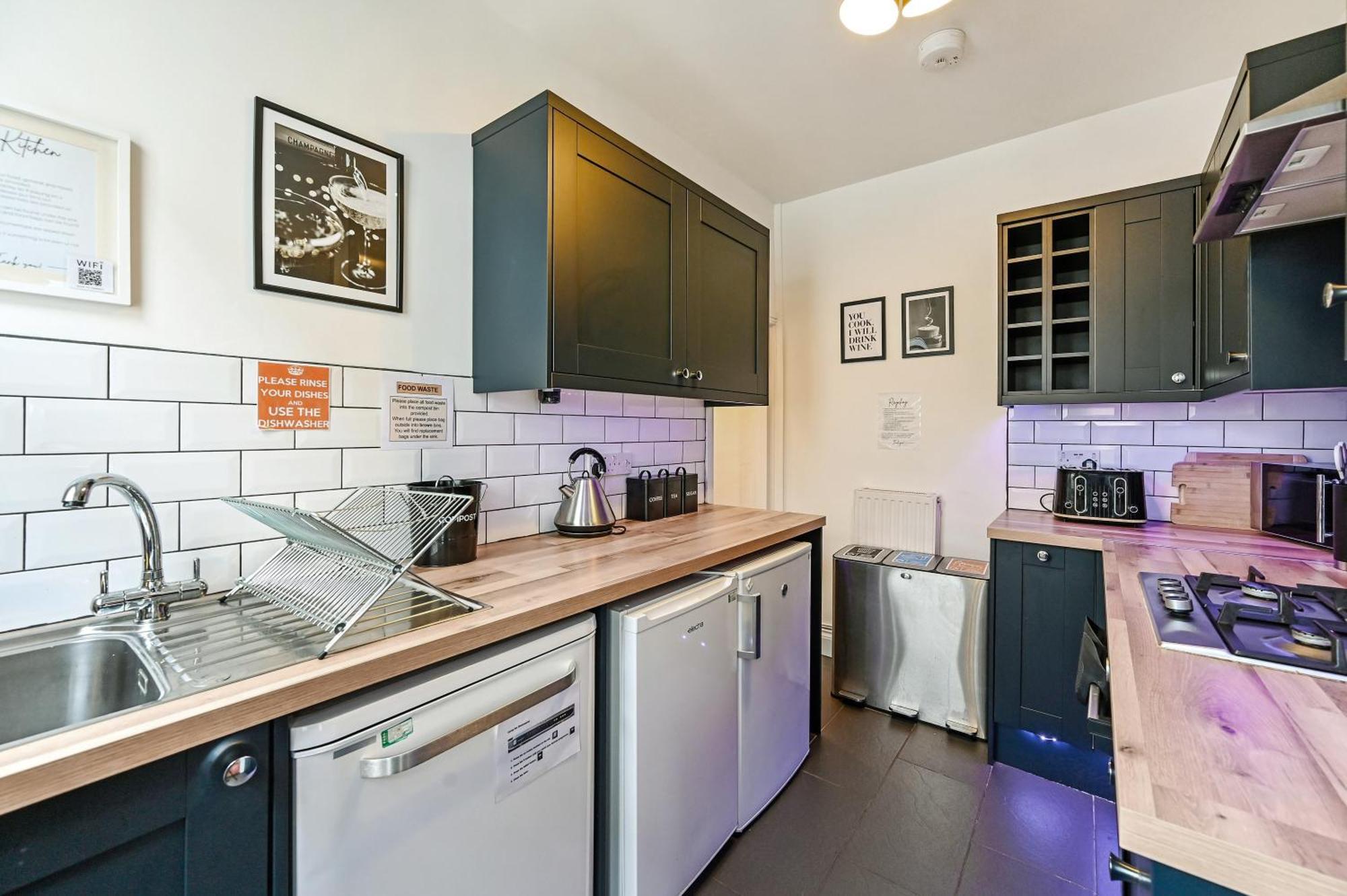 Beautiful Townhouse, Great Location - Pet Friendly Cardiff Exterior foto